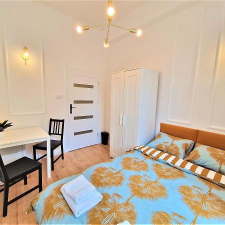 J&W Apartments Swietojanska Rooms Варшава Екстериор снимка