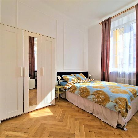 J&W Apartments Swietojanska Rooms Варшава Екстериор снимка