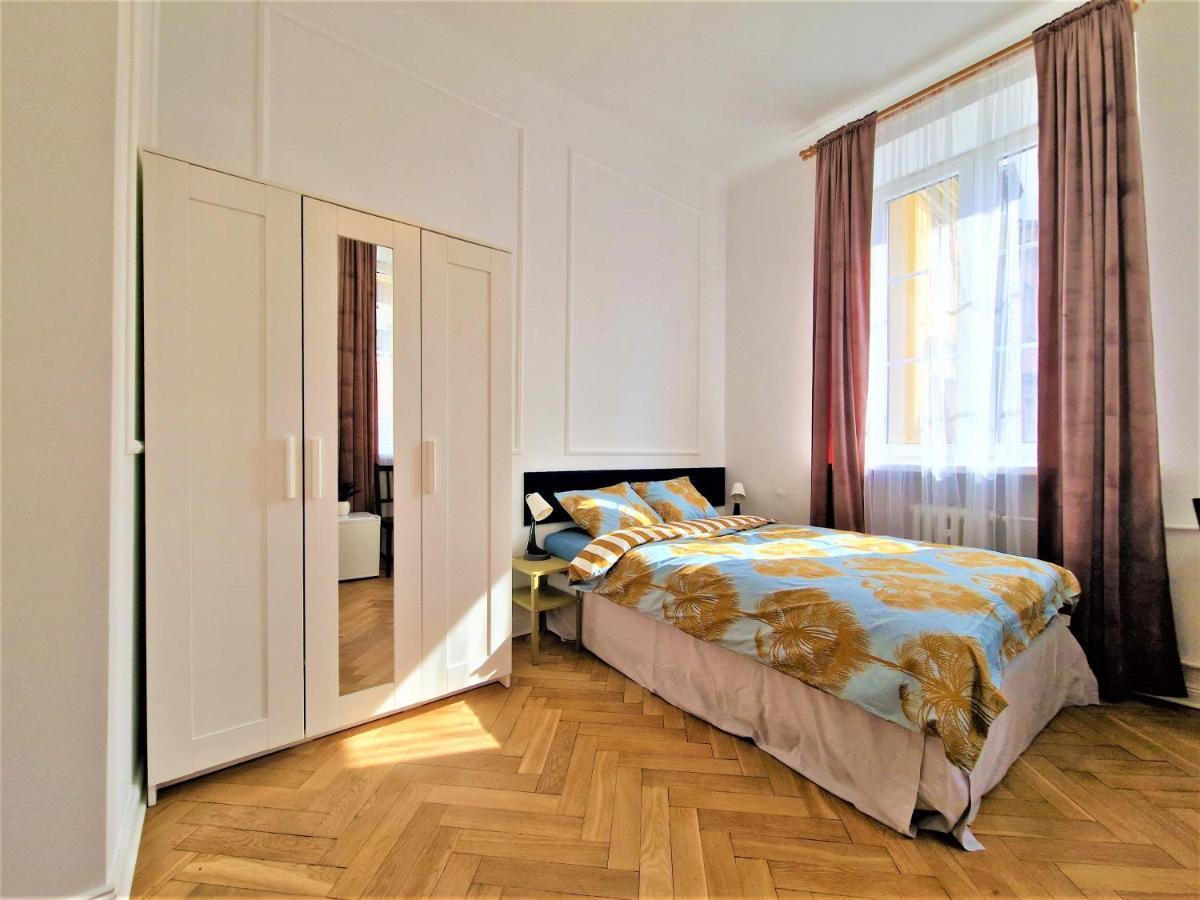 J&W Apartments Swietojanska Rooms Варшава Екстериор снимка