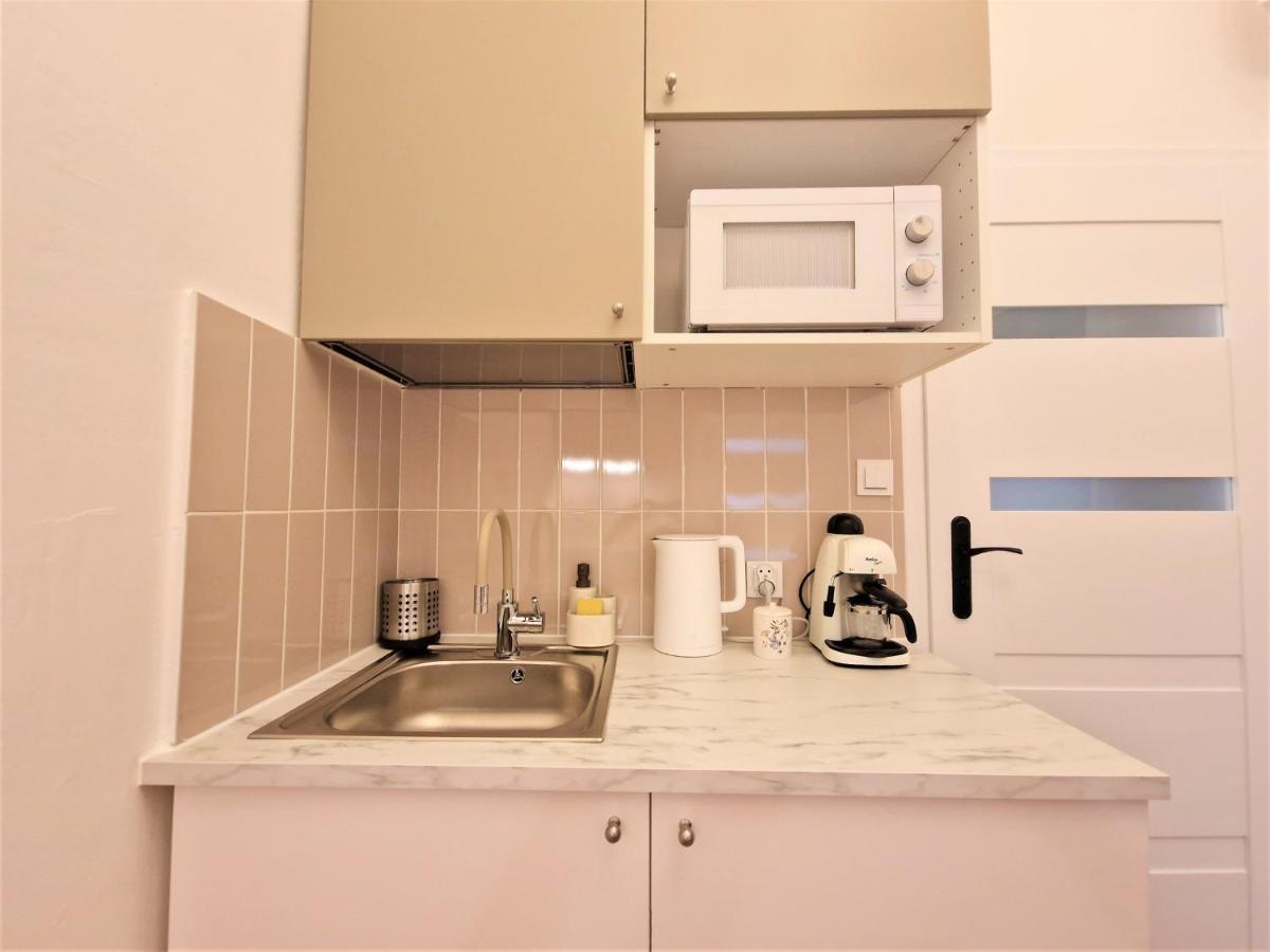 J&W Apartments Swietojanska Rooms Варшава Екстериор снимка