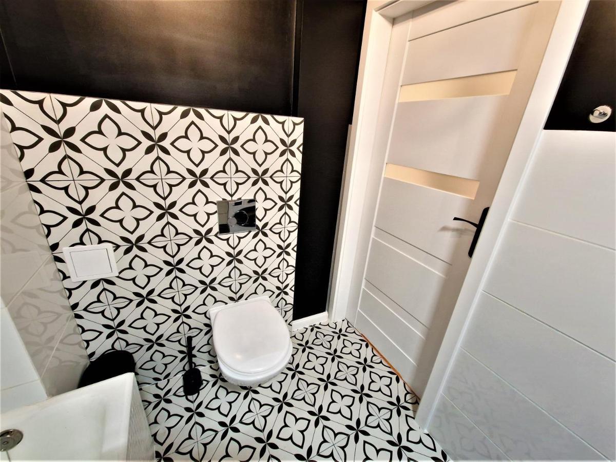 J&W Apartments Swietojanska Rooms Варшава Екстериор снимка