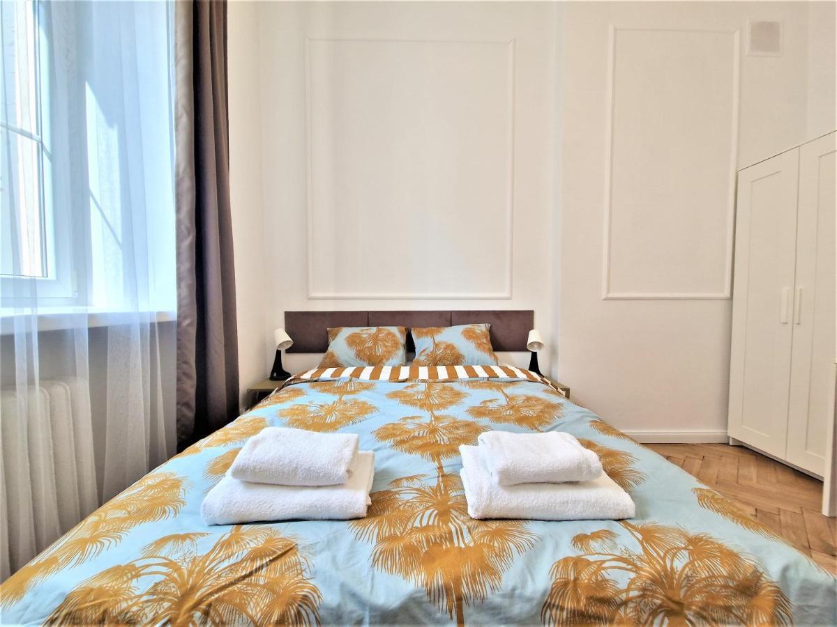 J&W Apartments Swietojanska Rooms Варшава Екстериор снимка