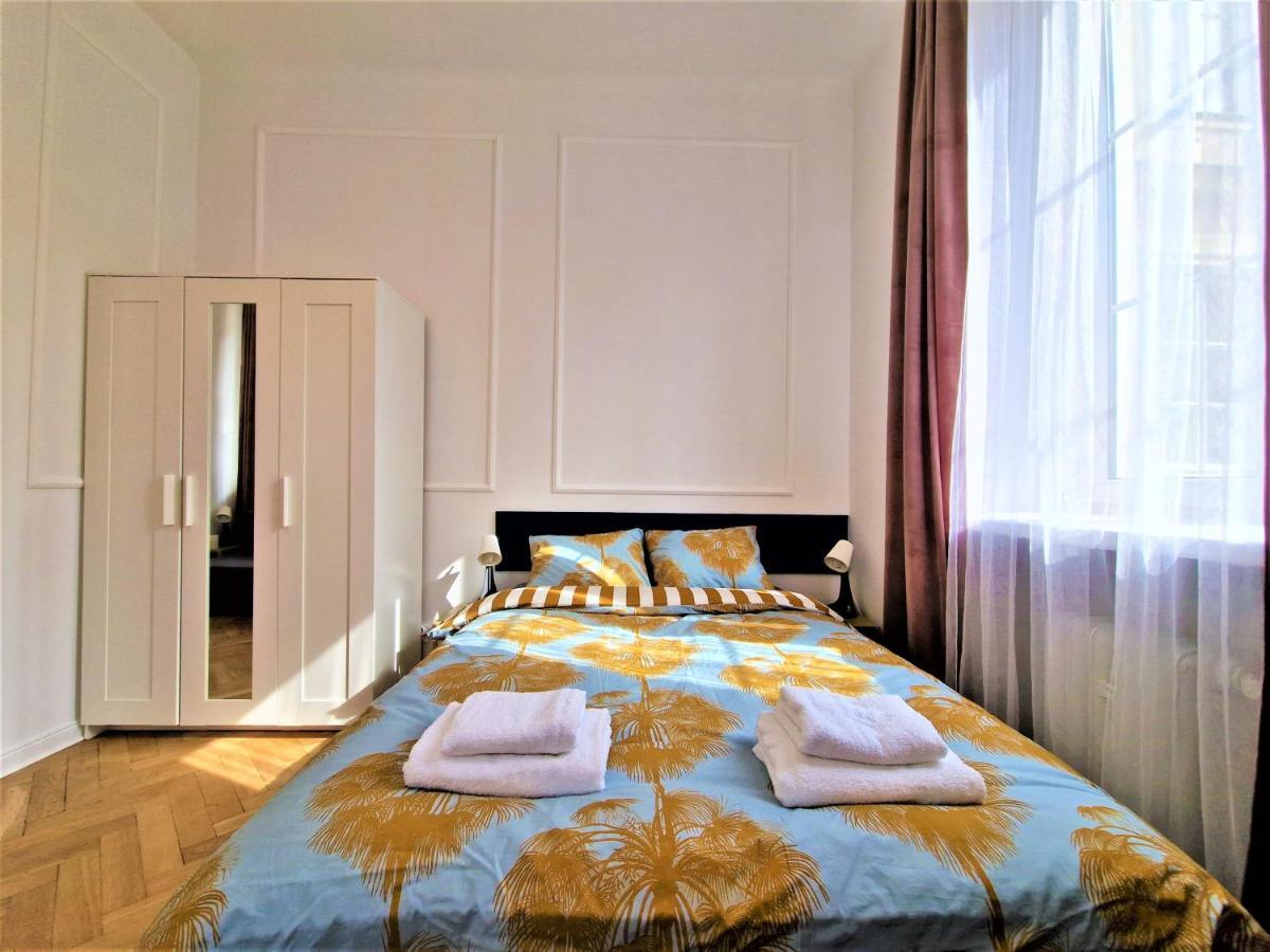 J&W Apartments Swietojanska Rooms Варшава Екстериор снимка