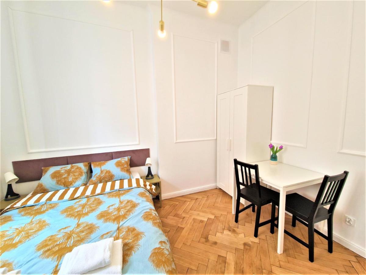 J&W Apartments Swietojanska Rooms Варшава Екстериор снимка