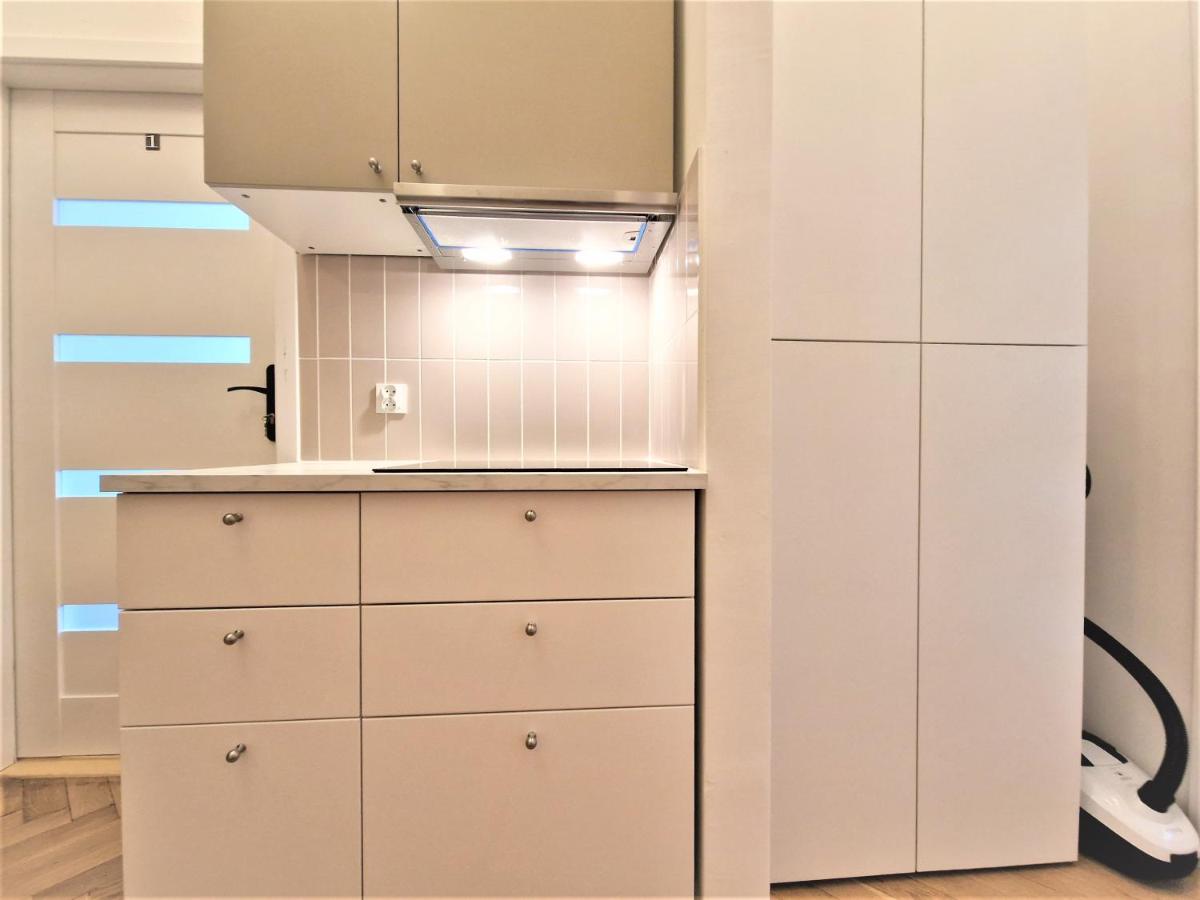 J&W Apartments Swietojanska Rooms Варшава Екстериор снимка