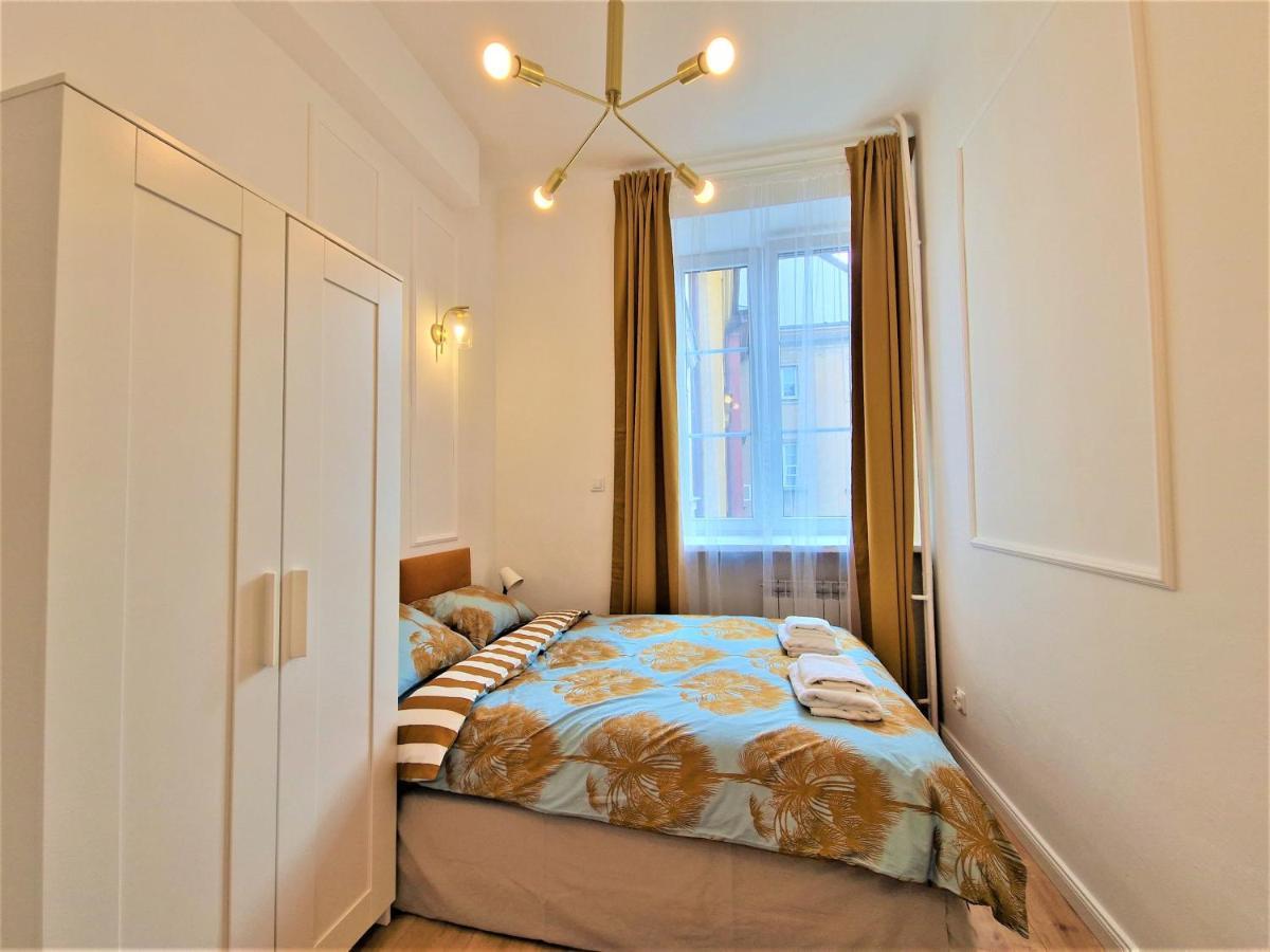 J&W Apartments Swietojanska Rooms Варшава Екстериор снимка