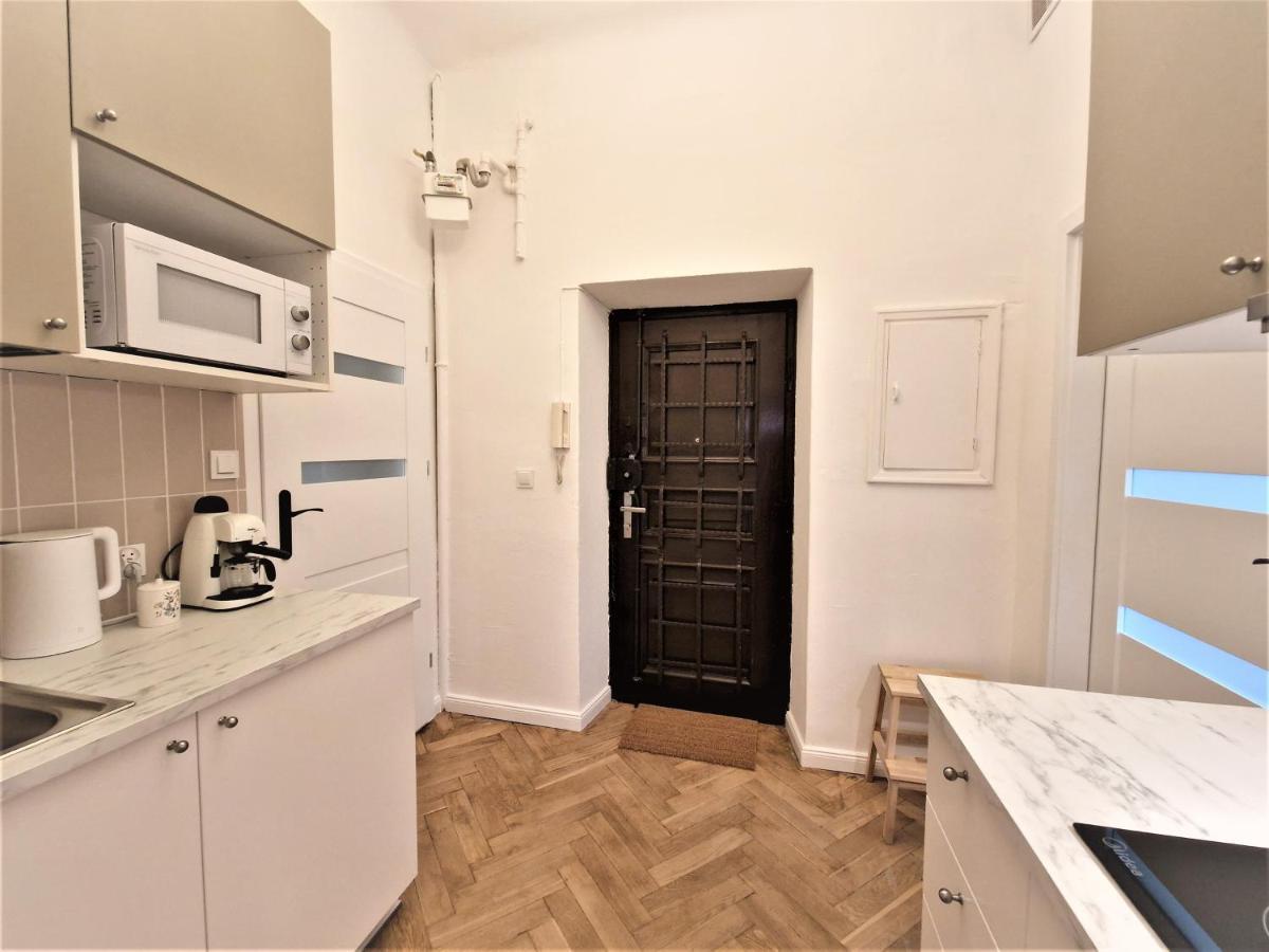 J&W Apartments Swietojanska Rooms Варшава Екстериор снимка