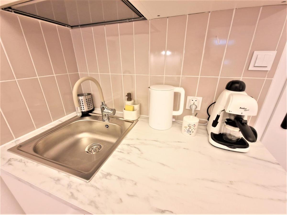 J&W Apartments Swietojanska Rooms Варшава Екстериор снимка