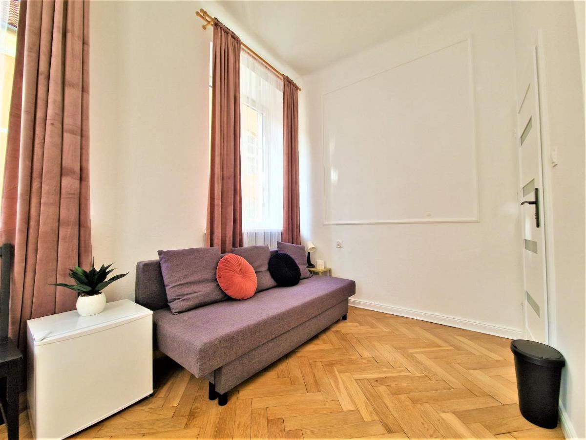 J&W Apartments Swietojanska Rooms Варшава Екстериор снимка