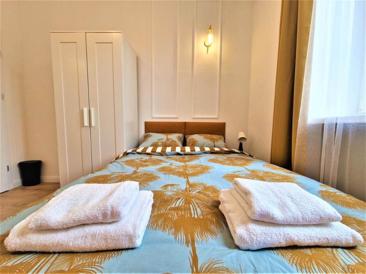 J&W Apartments Swietojanska Rooms Варшава Екстериор снимка
