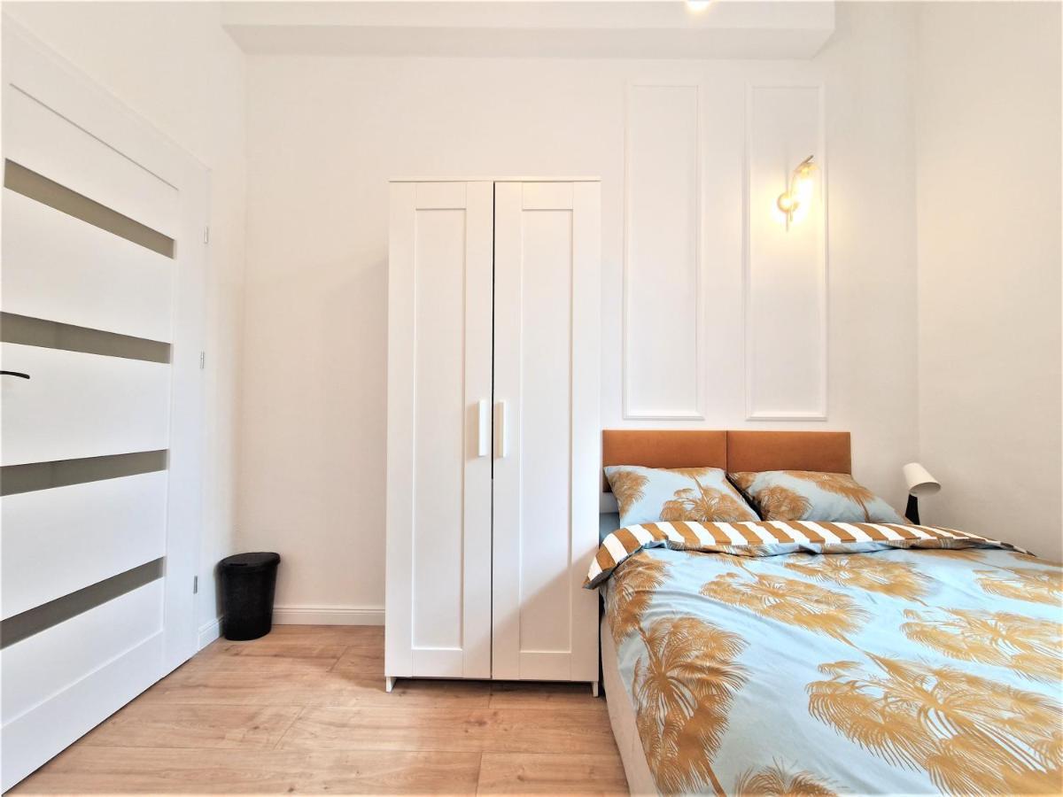 J&W Apartments Swietojanska Rooms Варшава Екстериор снимка